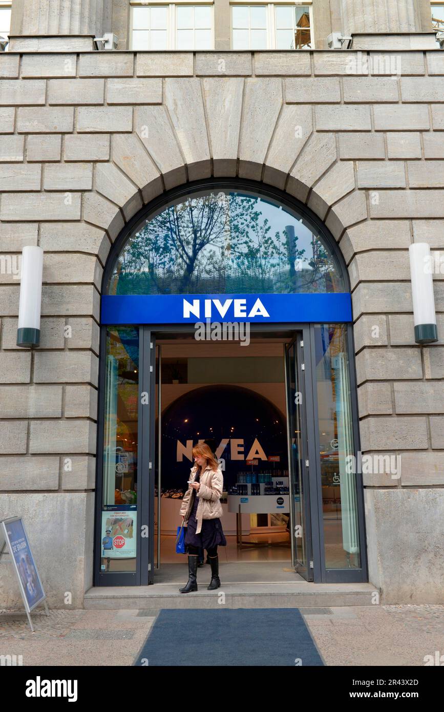 NIVEA Haus, Unter den Linden, Mitte, Berlino, Germania Foto Stock
