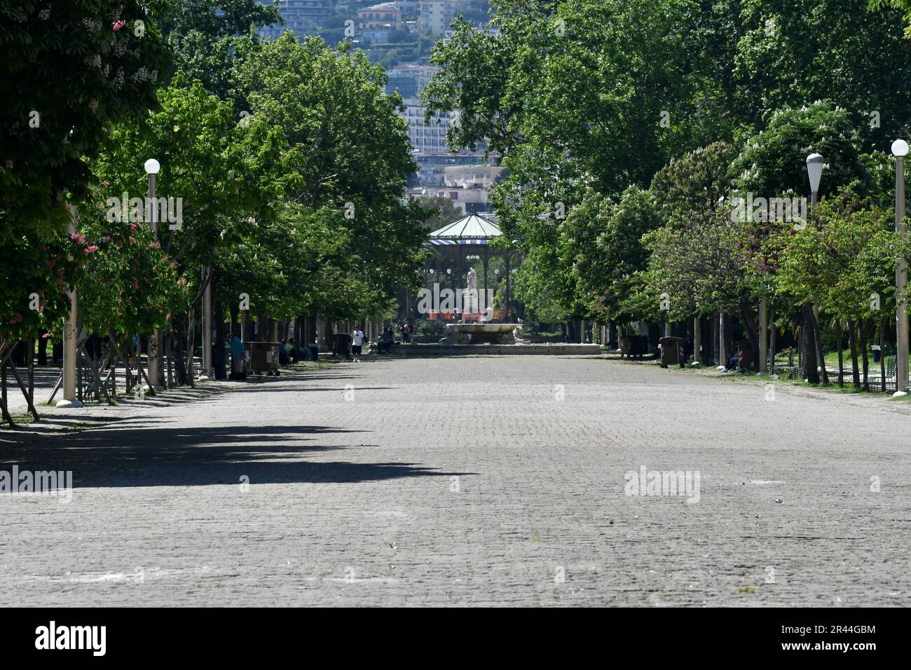 Ingresso alla villa comunale di Napoli sul lungomare di via Caracciolo Foto Stock