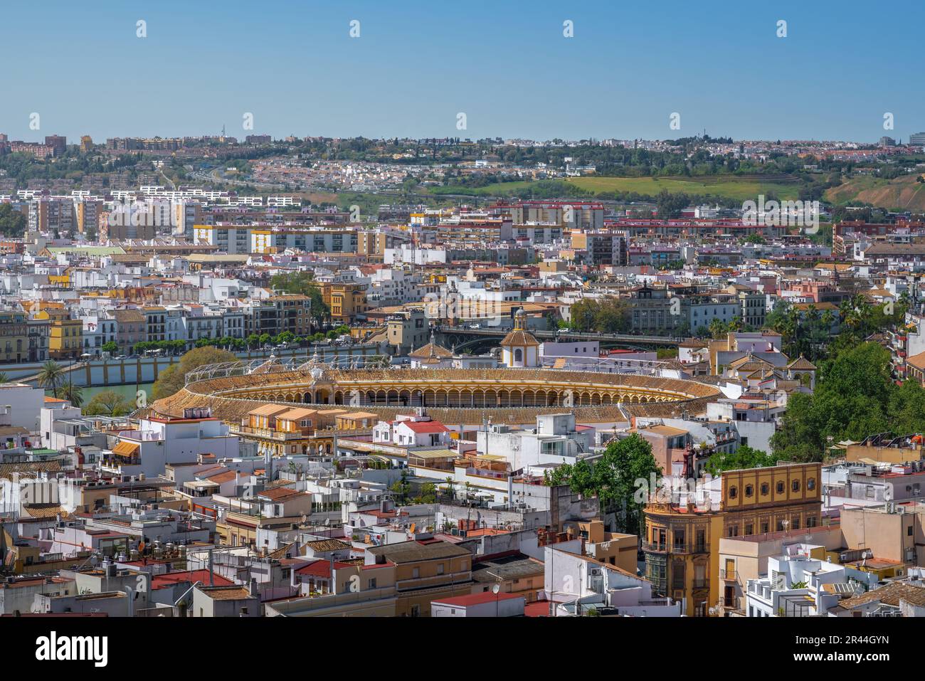Veduta aerea di Siviglia con Plaza de Toros (Arena) - Siviglia, Andalusia, Spagna Foto Stock