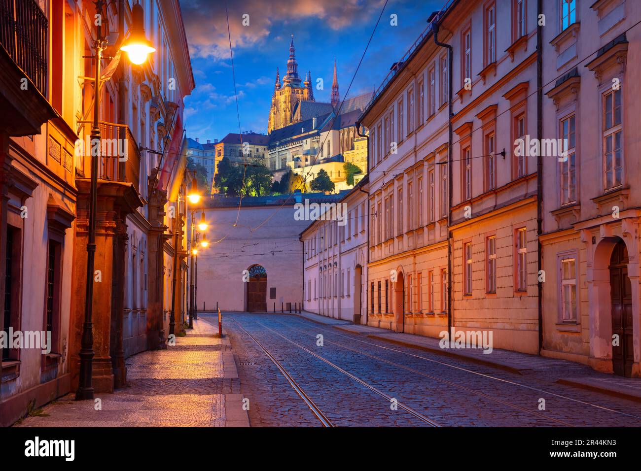 Praga, Repubblica Ceca. Immagine del paesaggio urbano della città vecchia di Praga all'ora blu del crepuscolo. Foto Stock