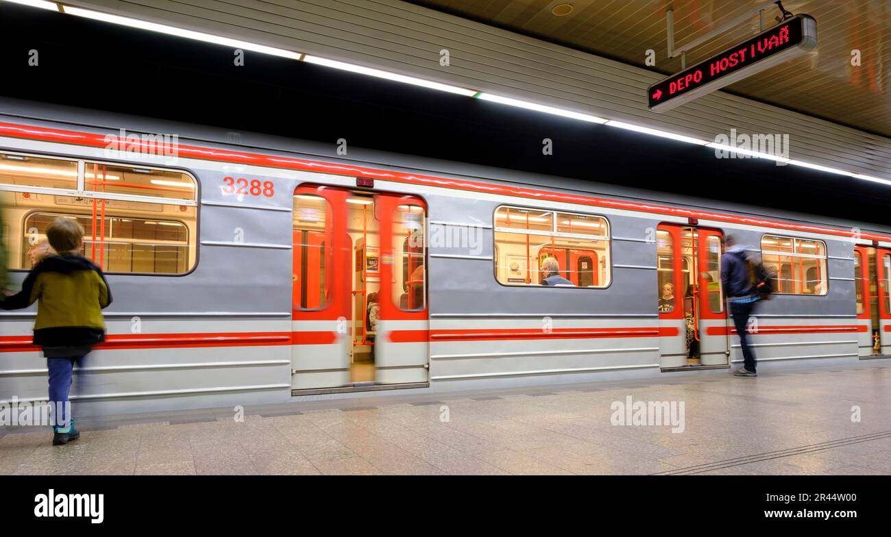 Repubblica Ceca, Praga: Stazione Dejvicka, linea a della metropolitana Foto Stock