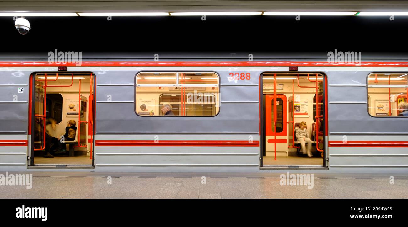 Repubblica Ceca, Praga: Stazione Dejvicka, linea a della metropolitana Foto Stock