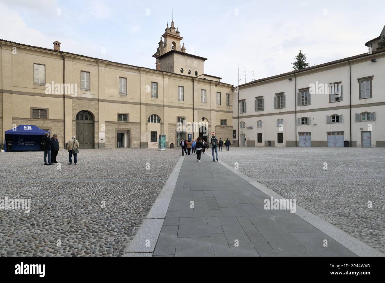 Bergamo, Italia. 26th maggio, 2023. Infine riaperta dopo molti mesi la Cittadella di Bergamo alta, la piazza storica della città che senza auto si può ammirare in tutta la sua vera bellezza. Credit: Independent Photo Agency/Alamy Live News Foto Stock