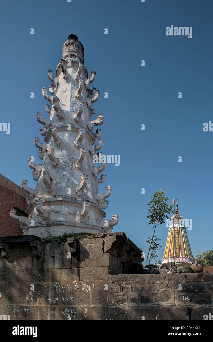 11 21 2013 pietra Deepmala al tempio di Sangmeshwar Hemadpanthi Kudal Solapur Maharashtra India Asia. Foto Stock