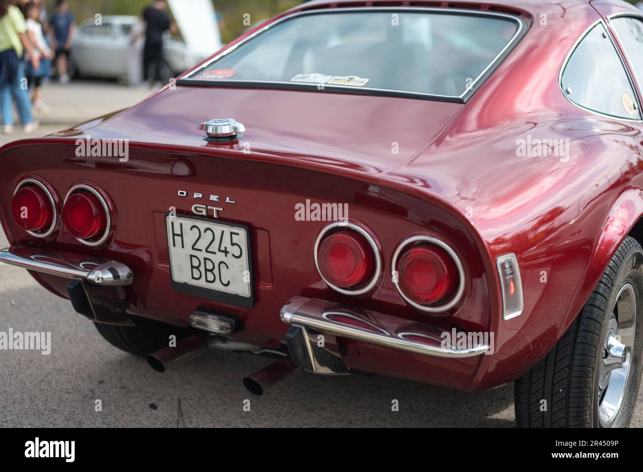 Vista posteriore di una classica vettura sportiva rossa, la Opel GT Foto Stock