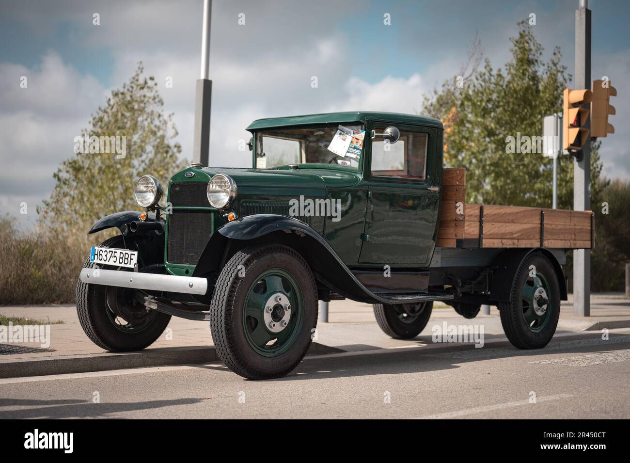 Vista frontale del classico camion storico Ford modello AA in colore verde Foto Stock