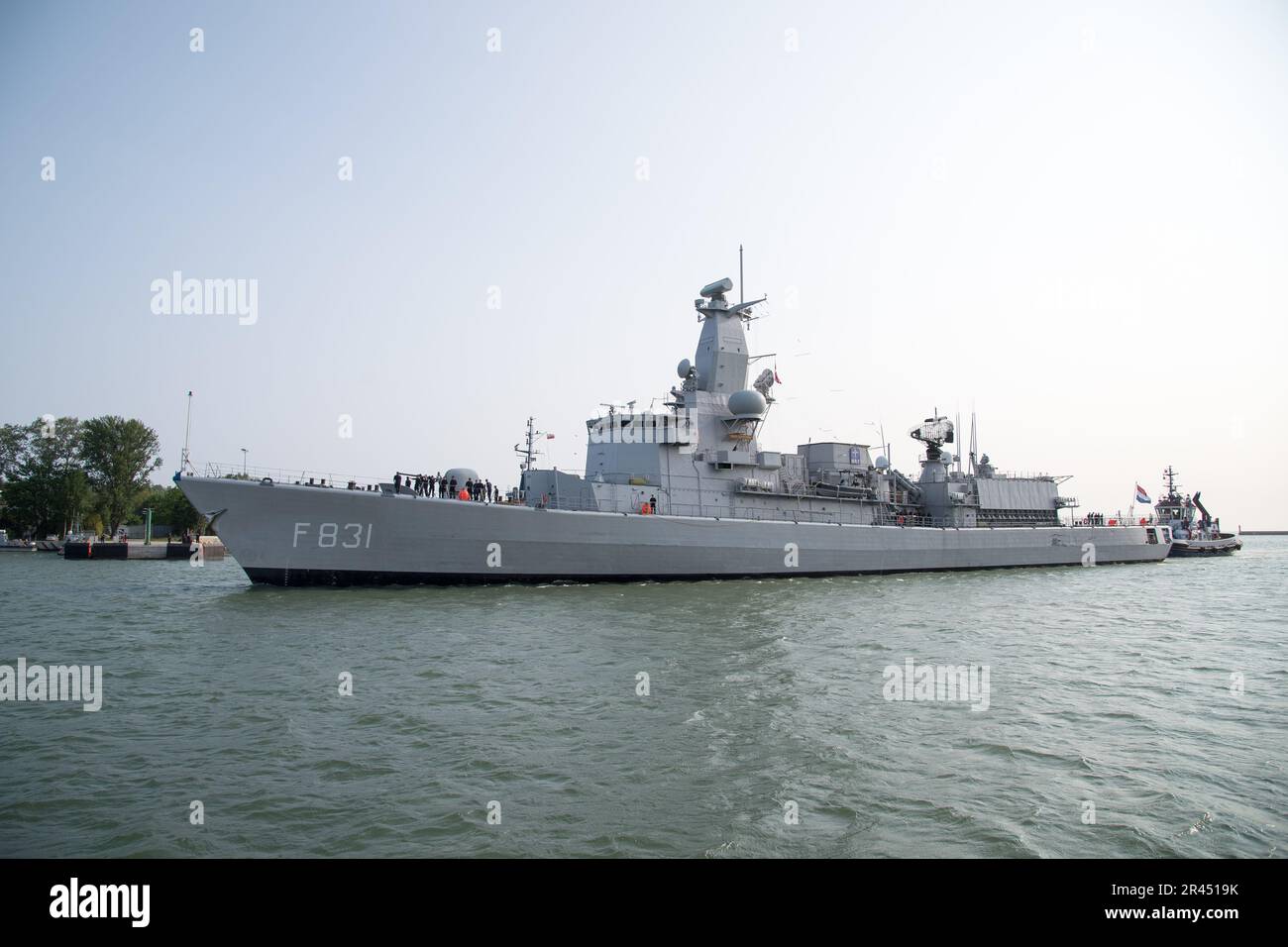 Gdynia, Polonia. 26 maggio 2023. Olandese polivalente Karel Doorman fregata HNLMS Van Amstel F831, una parte della NATO permanente Gruppo marittimo uno SNMG1, è arrivato al porto di Gdynia © Wojciech Strozyk / Alamy Live News Foto Stock