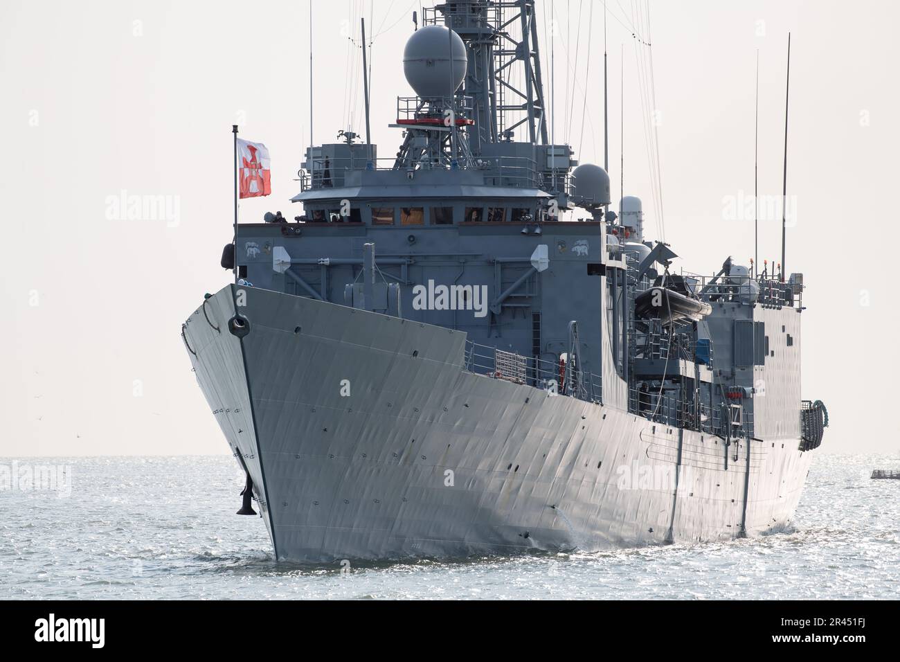 Gdynia, Polonia. 26 maggio 2023. Polacco Oliver Hazard Perry classe guidata missile fregata ORP Generale Tadeusz Kosciuszko 273, ex USS Wadsworth (FFG-9) noto dal film del 1990 The Hunt for Red October, una parte della NATO permanente Gruppo marittimo uno SNMG1, è arrivato al porto di Gdynia © Wojciech Strozyk / Alamy Live News Foto Stock