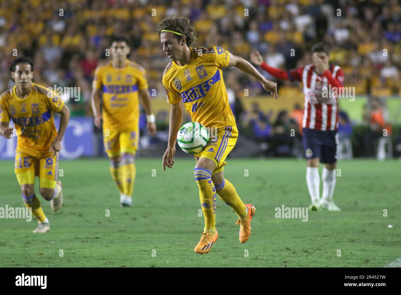 Monterrey, Messico. 25th maggio, 2023. SebastiÃ¡n Cordova di Tigri di UANL dominano la palla durante la finale finale del Torneo, tra Tigri di UANL e Chivas di Guadalajara della Football MX League allo stadio universitario. Il 25 maggio 2023 a Monterrey, Messico. (Credit Image: © Ismael Rosas/eyepix via ZUMA Press Wire) SOLO PER USO EDITORIALE! Non per USO commerciale! Foto Stock