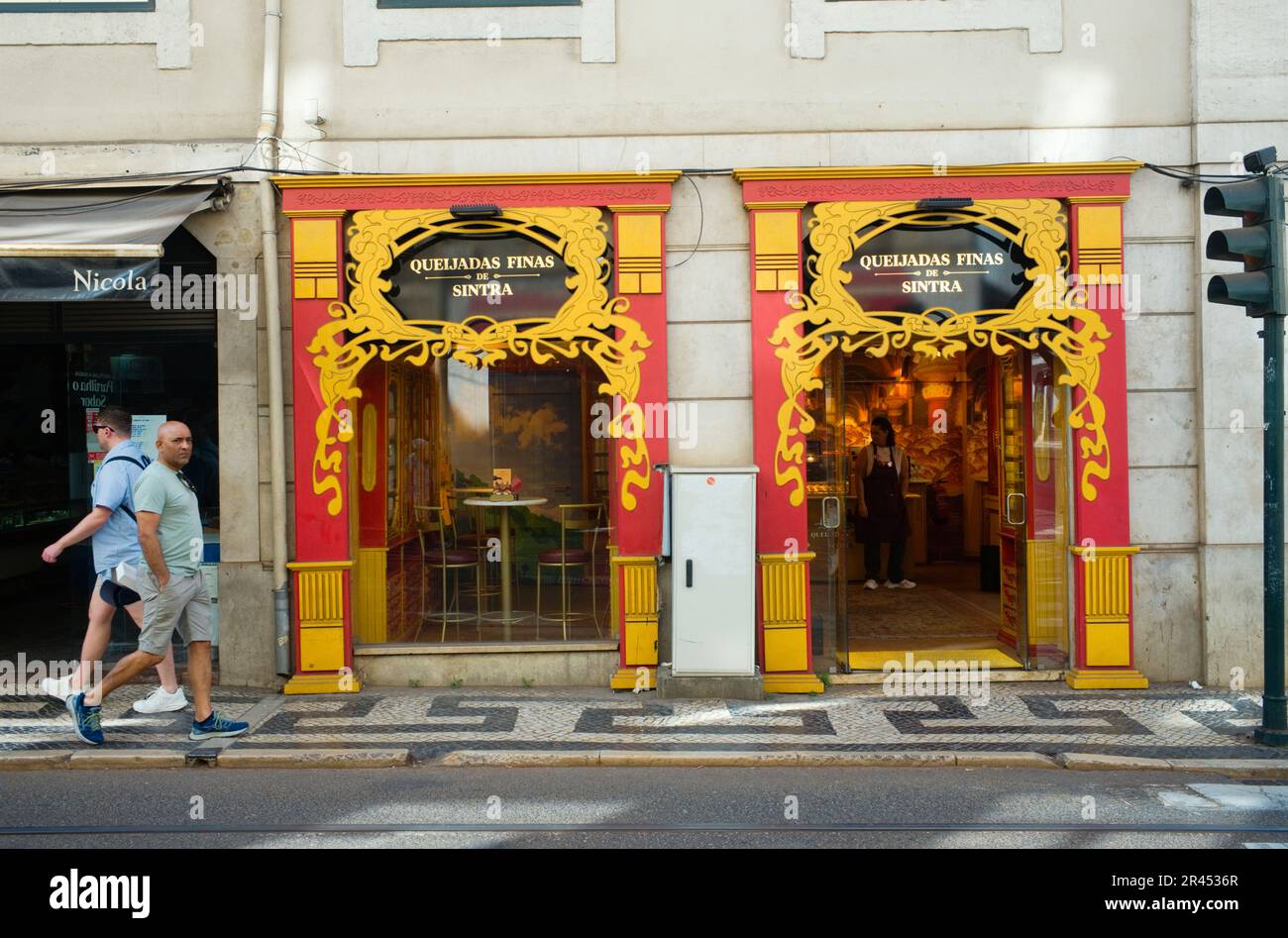 Il negozio Queijadas Finas de Sintra nel quartiere Baixa di Lisbona vende questo dessert gastronomico locale Foto Stock