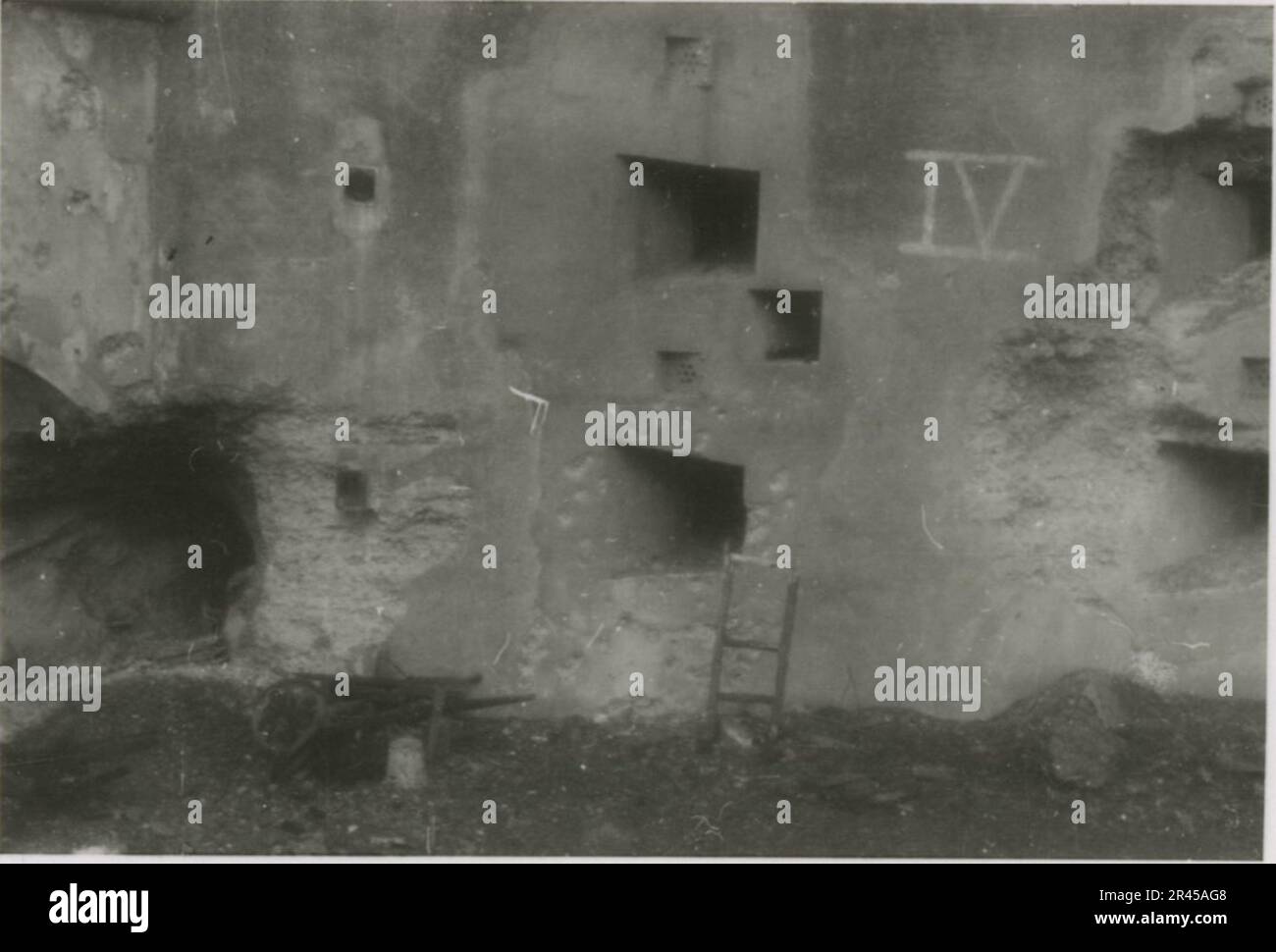 Augustin, Paul, fotografo SS della Leibstandarte Adolf Hitler. Eventi documentati in Olanda, Francia (1940) e Russia (1941-43). Prigionieri di guerra francesi, costruzione di ponti, equipaggio di armi anticarro, squadra di mitragliatrici, convogli di veicoli in strada e in città, fortezze belghe, prigionieri di campo di guerra, scene di distruzione, attività post-combattimento e di occupazione, addestramento e attività sportive, Hitler Youth e Bund Deutscher Mädel (Lega delle ragazze tedesche) attività sportive e spettacoli culturali, formazioni di unità e cerimonie, ospedale da campo, foto formali individuali e di gruppo, antiaerei leggeri Foto Stock