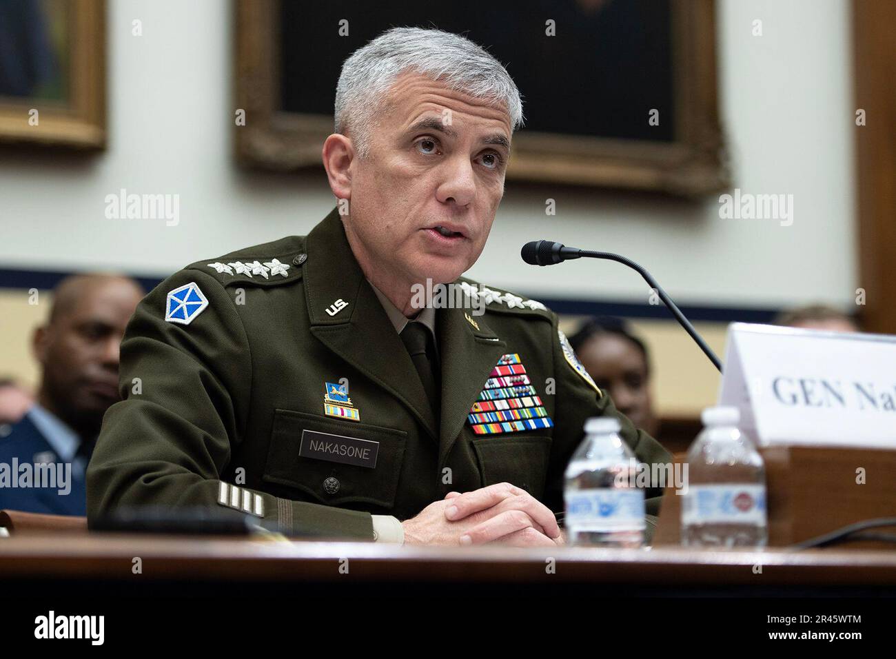 Paul Nakasone, comandante degli Stati Uniti Cyber Command, testimonia davanti alla Camera Armed Services Committee a Washington, D.C. Marzo 30, 2023. Foto Stock