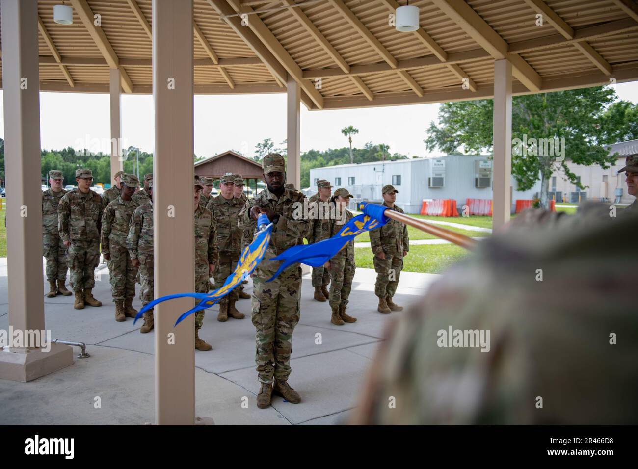 Una cerimonia di attivazione per il nuovo 125th Communications Squadron, 125th Fighter Wing, si è tenuta il 2 aprile 2023 presso la base della Guardia Nazionale aerea di Jacksonville, Florida. Il volo è stato recentemente incaricato dello stand-up di un team di difesa della missione (MDT) la cui missione principale sarà quella di fornire la garanzia funzionale della missione alla 125th Fighter Wing. La maggiore responsabilità sposta il volo delle comunicazioni 125th oltre il suo obiettivo di comunicazione di base e tecnologia dell'informazione, con la conseguente ridenominazione di squadrone. Foto Stock