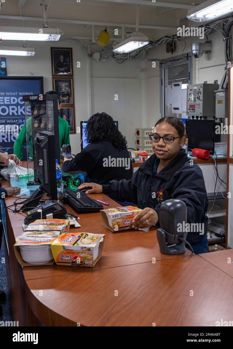 230403-N-OX847-1019 IONIAN SEA (2 aprile 2023) Retail Services Specialist 3rd Class Caralyn Barker, Right, and Retail Services Specialist 3rd Class Secia Pineda, entrambi assegnati alla portaerei di classe Nimitz USS George H.W. Bush (CVN 77), assistere i clienti nel negozio della nave, 2 aprile 2023. The George H.W. Bush Carrier Strike Group è in fase di implementazione pianificata negli Stati Uniti Naval Forces Europe area of Operations, impiegato dagli Stati Uniti Sesta flotta per difendere gli interessi degli Stati Uniti, alleati e partner. Foto Stock