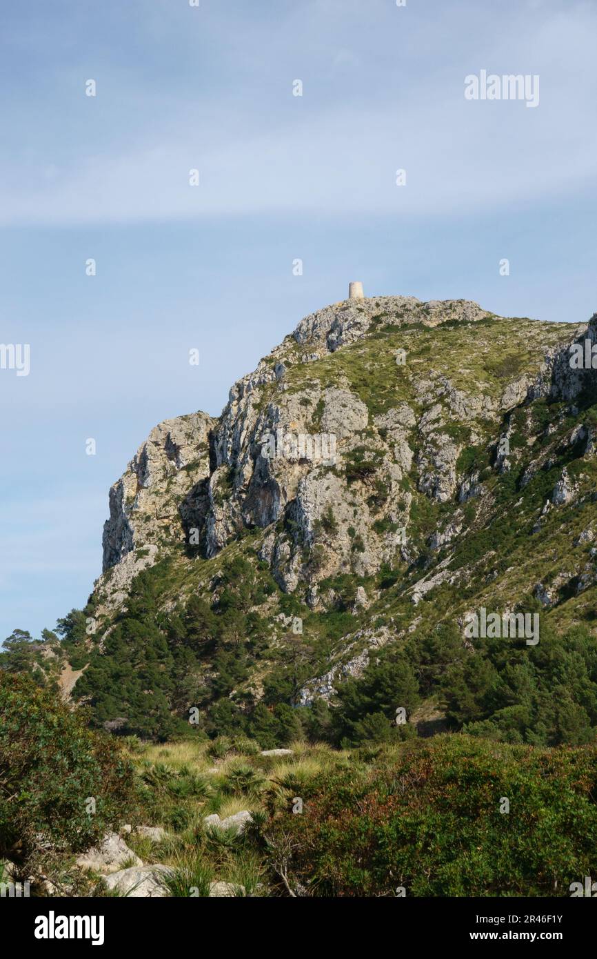 Vista dall'attrazione turistica Mirador de es Colomer sul Formentor di Maiorca, Maiorca, Isole Baleari, Spagna. Foto Stock