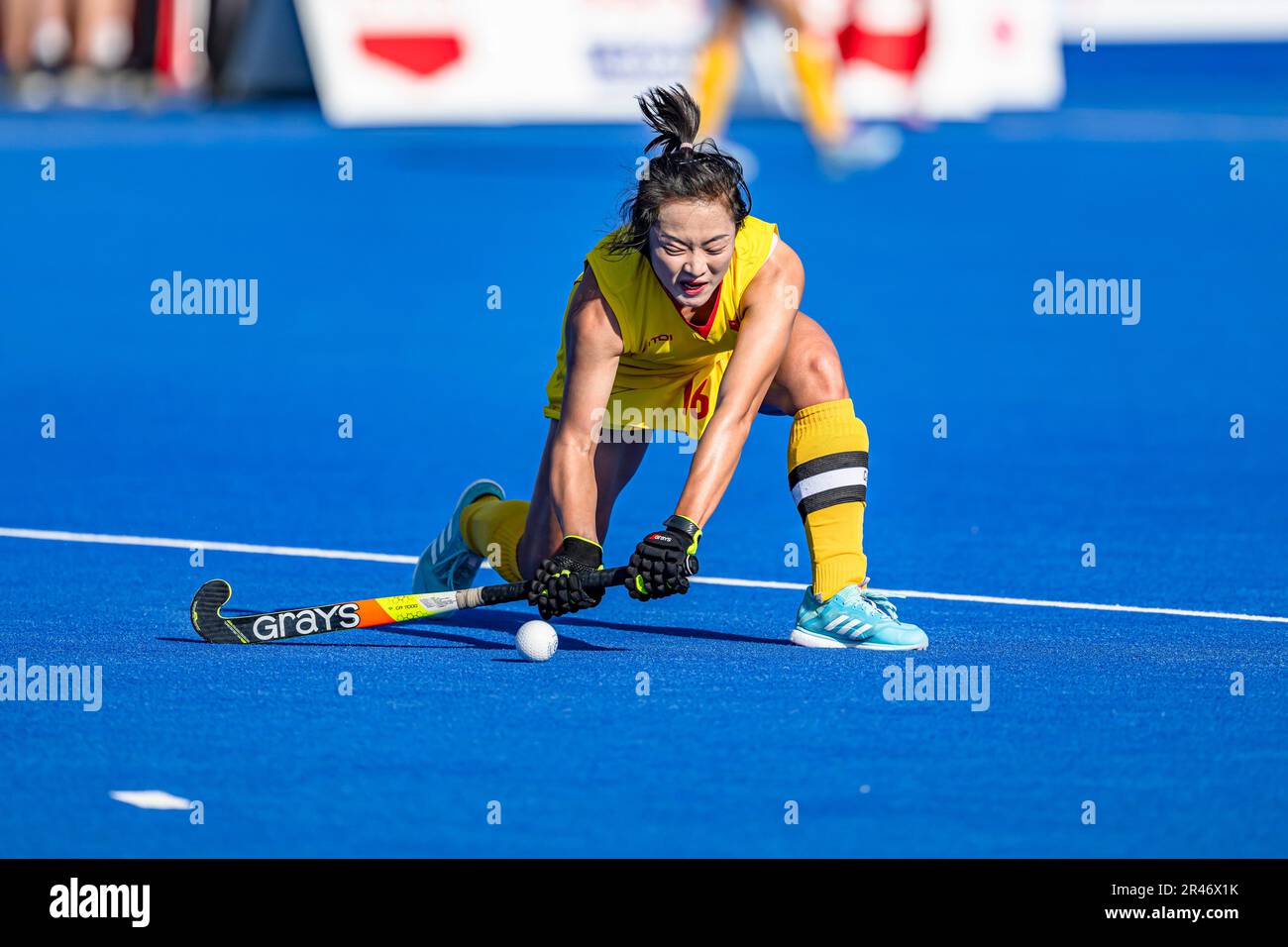 LONDRA, REGNO UNITO. 26 maggio 2023. Ou Ixia of China (Capt.) durante la FIH Hockey Pro League - Inghilterra contro Cina (Donne) al Lea Valley Hockey and Tennis Centre venerdì 26 maggio 2023 a LONDRA INGHILTERRA. Credit: Taka G Wu/Alamy Live News Foto Stock