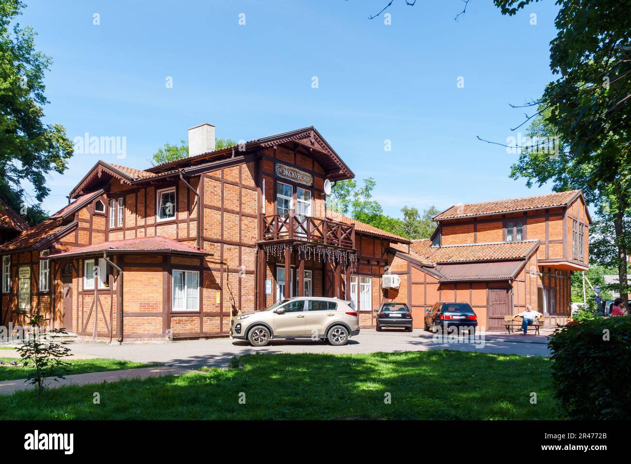 Zelenogradsk, regione di Kaliningrad, Russia, 25 luglio 2022. Edificio in mattoni rossi. Bella architettura presso il resort. Foto Stock