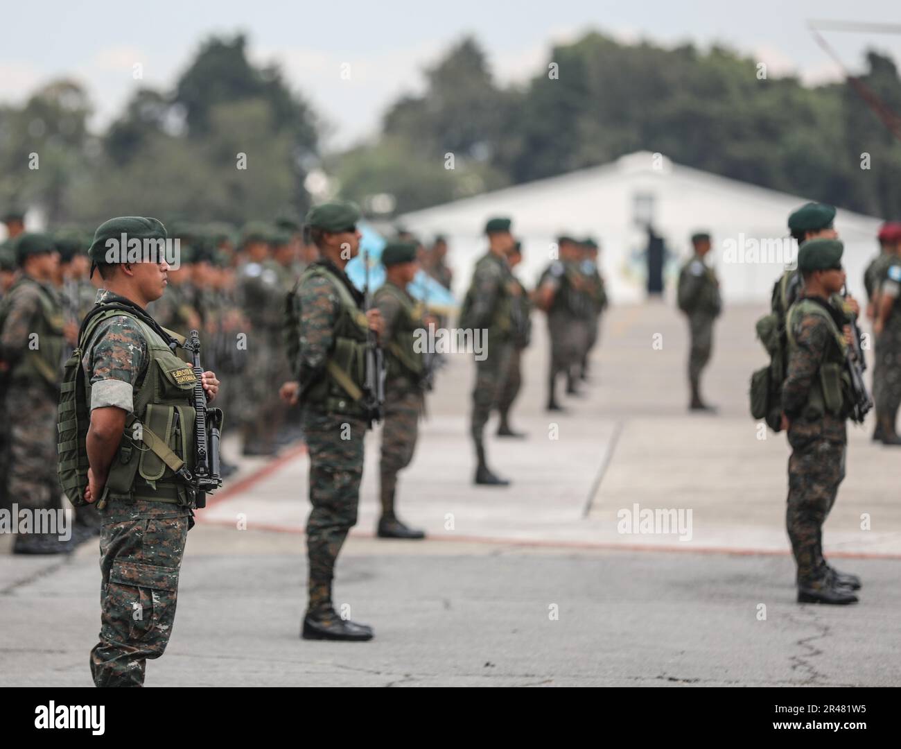 I soldati guatemaltechi si stanno formando per la cerimonia di chiusura a Città del Guatemala, Guatemala, il 27 marzo 2023. CG23 è un esercizio annuale congiunto, interagenzia e multinazionale di costruzione di partnership guidato dall'Esercito, progettato per costruire capacità, capacità e interoperabilità con le nazioni partner dell'America Centrale. Foto Stock