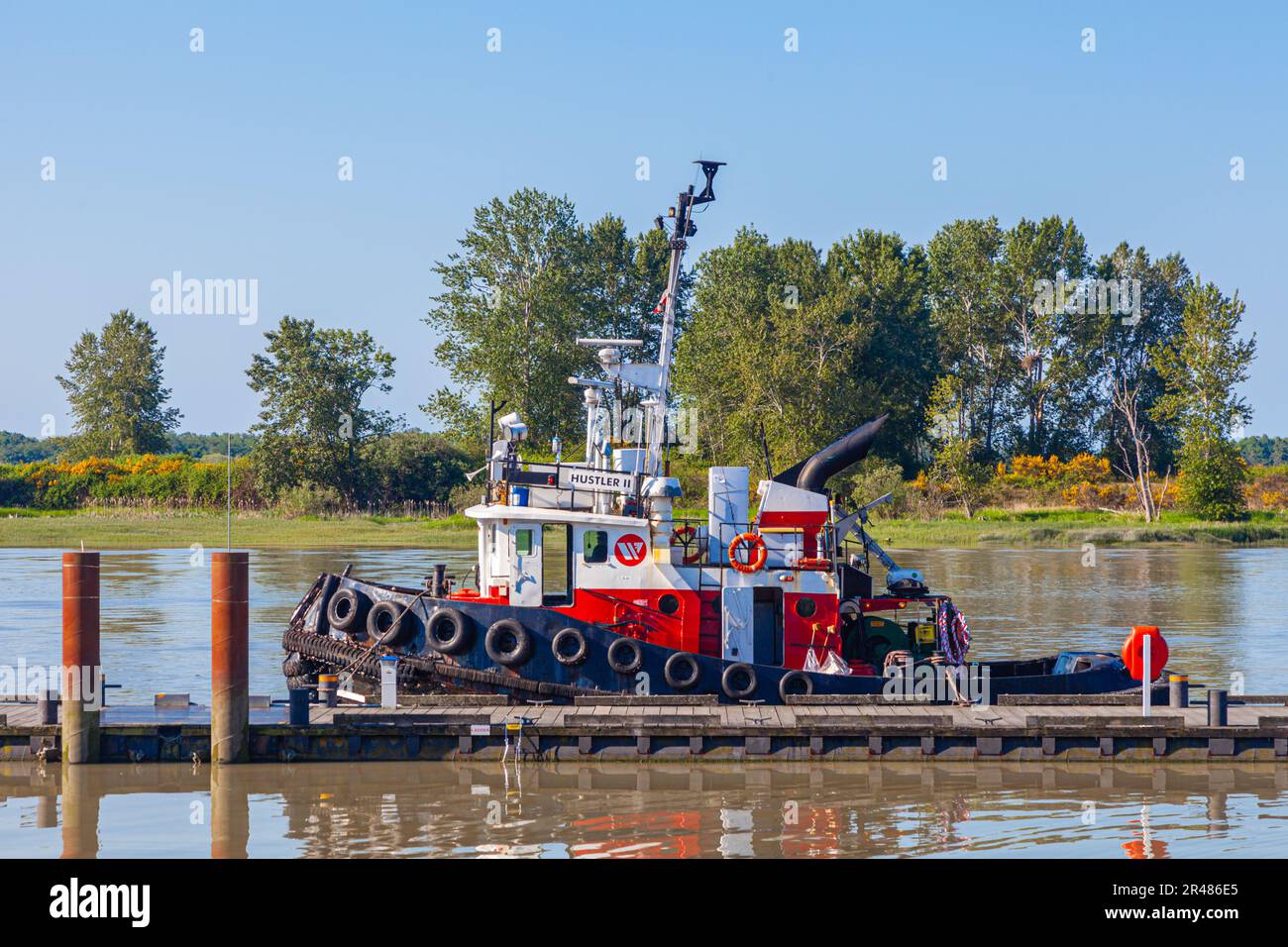 Rimorchiatore legato lungo il lungomare di Steveston in British Columbia Canada Foto Stock