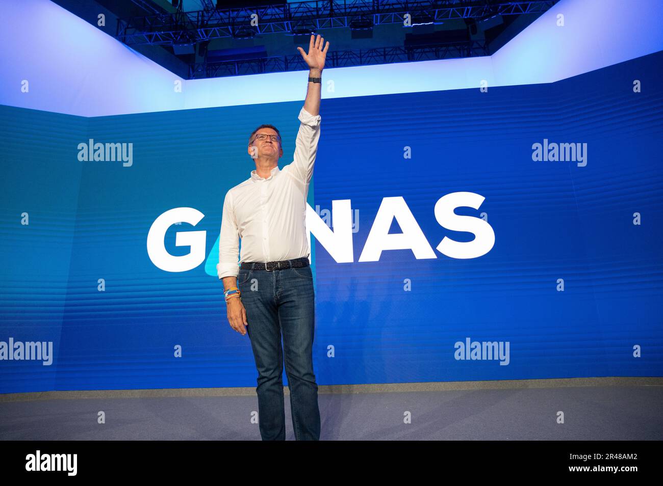 Il leader del Partito popolare Alberto Nuñez Feijoo si vede durante il rally conclusivo della campagna elettorale del Partito popolare (PP), in vista delle elezioni regionali che si svolgeranno domenica prossima, il 28 maggio. Foto Stock