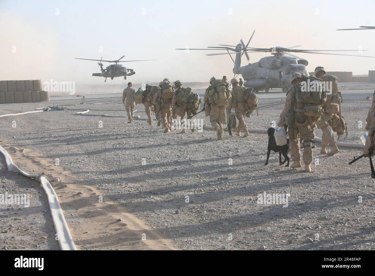 US Marines imbarco CH-53 Super Stallion a FOB Dwyer, Afghanistan Foto Stock