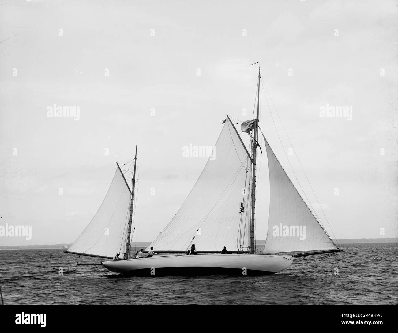 Pawnee, 1897 luglio 24. Notare la vela non solcata sul montante principale. Foto Stock