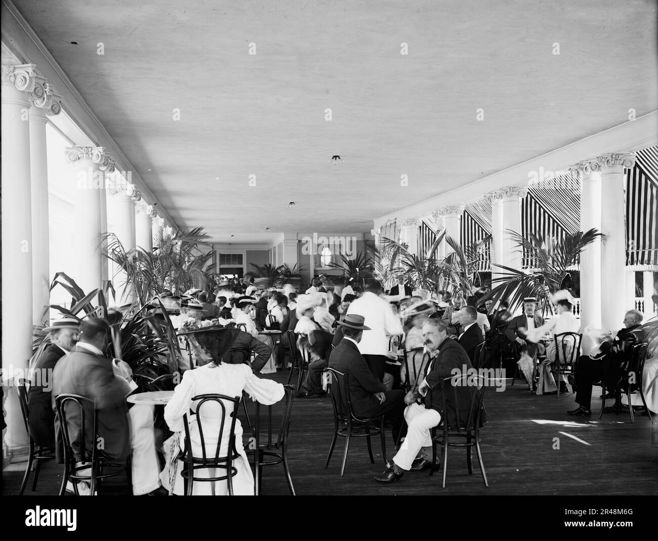 Veranda dei Breakers, Palm Beach, Fla., tra il 1900 e il 1905. Foto Stock