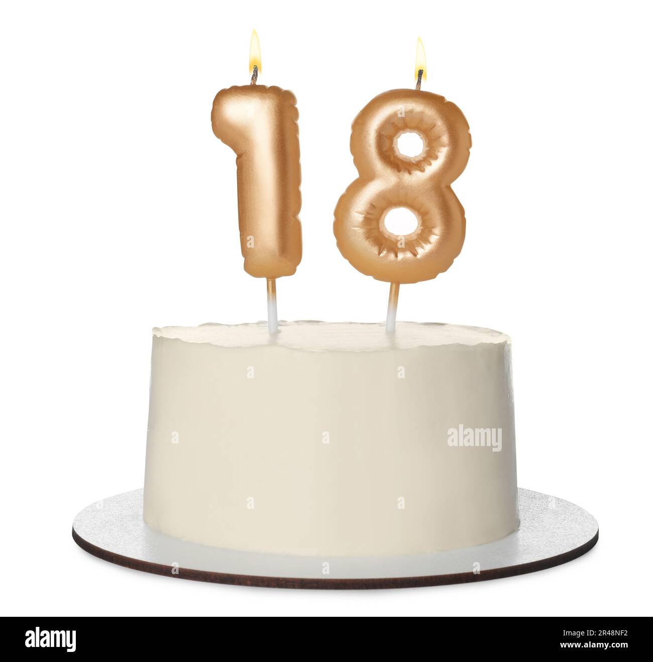18th compleanno. Deliziosa torta con candele a forma di numero per la festa  di venuta di età isolato su bianco Foto stock - Alamy