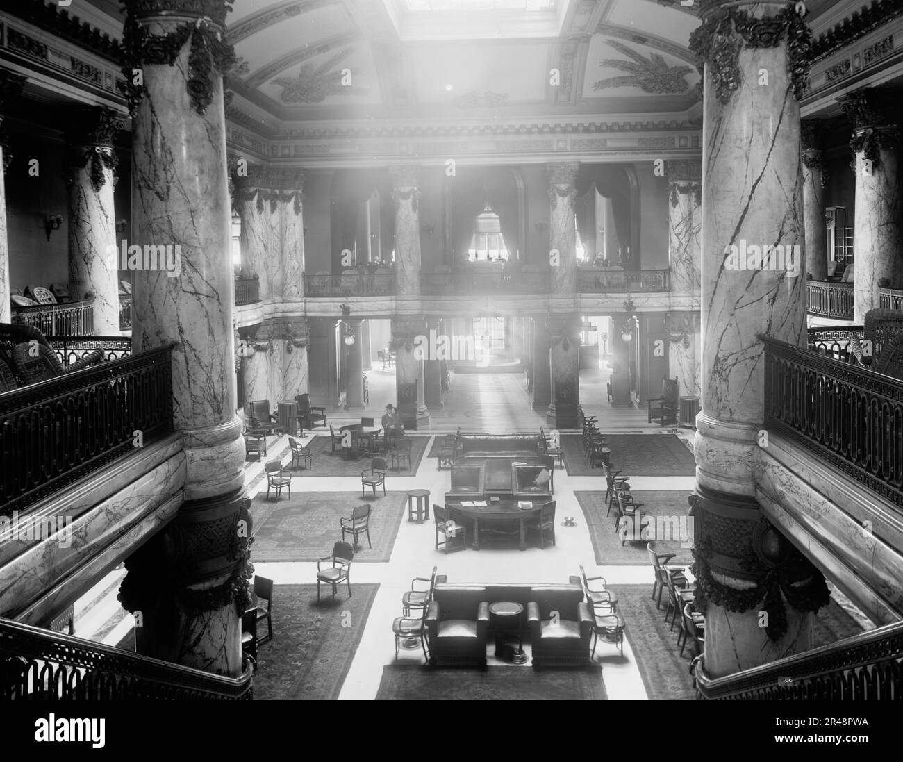 Hall, Jefferson Hotel, Richmond, Virginia, c.between 1910 e 1920. Foto Stock
