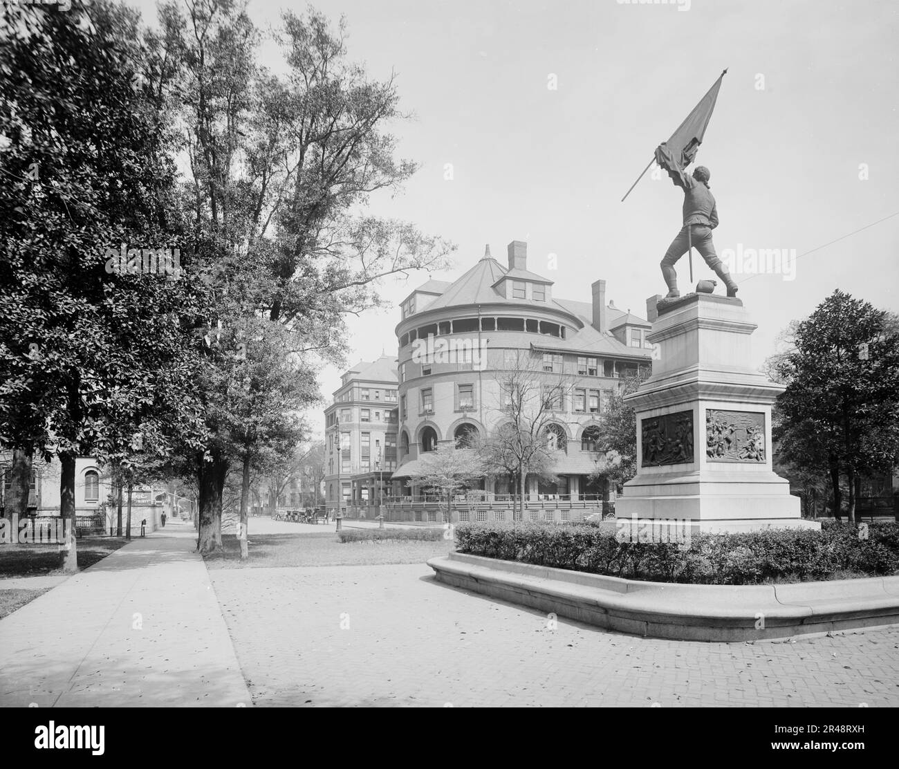 Jasper Monument e il De Soto Hotel, Savannah, GA., c.between 1910 e 1920. Foto Stock