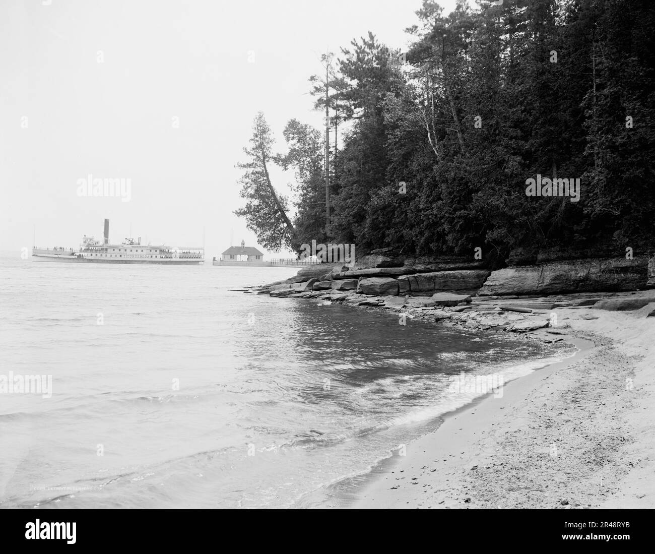 Atterraggio dei vaporetti, Hotel Champlain, Bluff Point, N.Y., c.between 1910 e 1920. "Ticonderoga" su vaporetto in background. Foto Stock