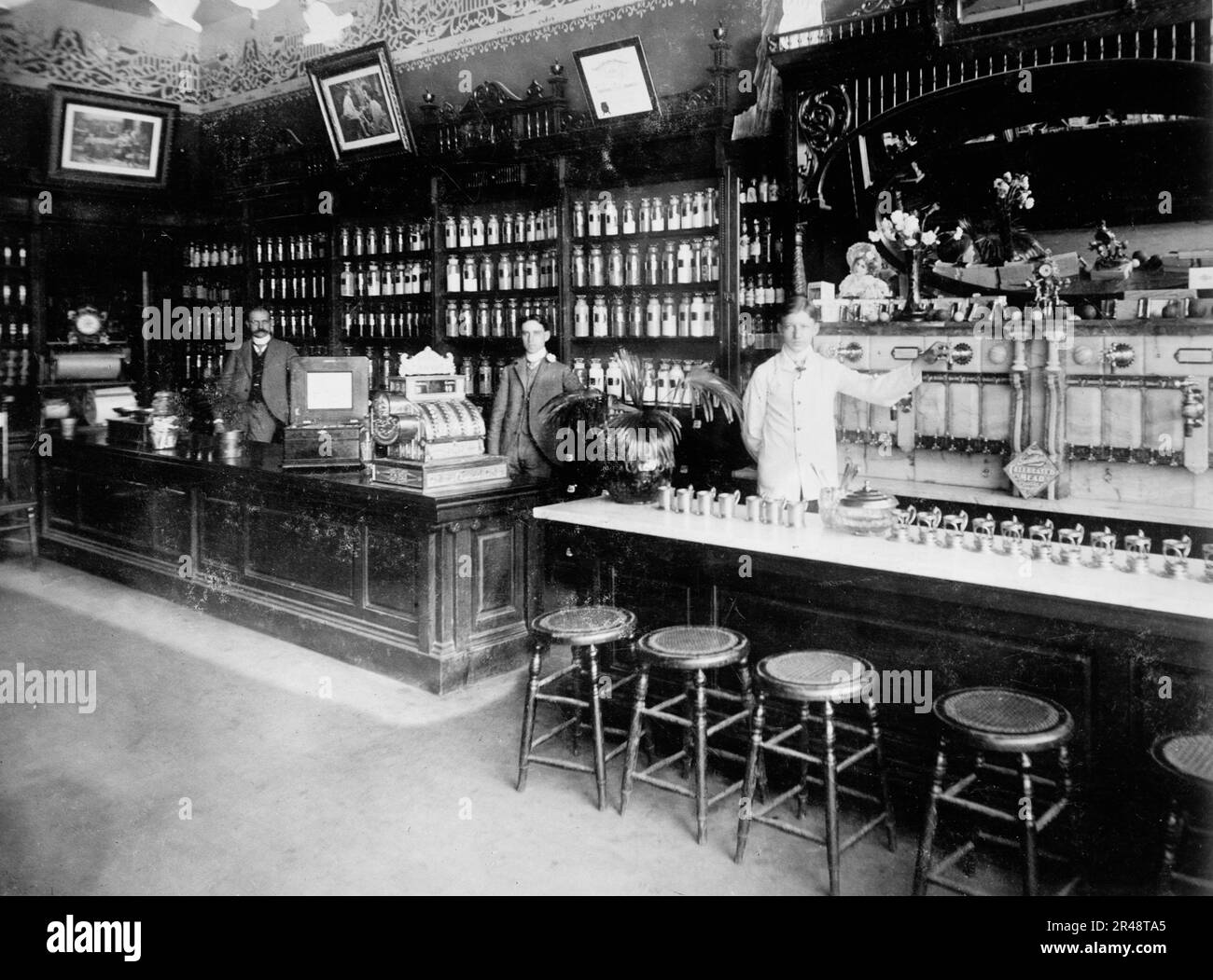 C.. Cocke Drugs, Fort Wayne, Ind., tra il 1895 e il 1910. Foto Stock