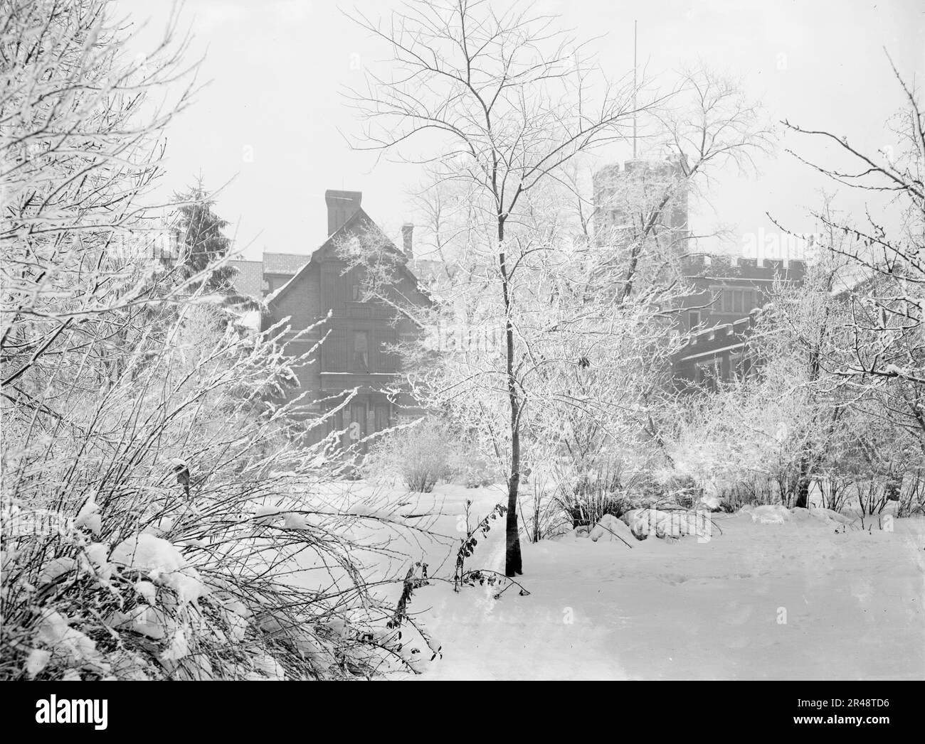 James E. Scripps casa nella neve, Detroit, Michigan, tra il 1900 e il 1905. Foto Stock
