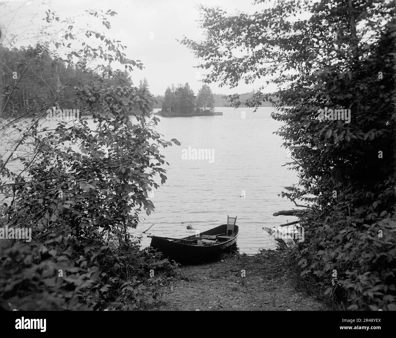 Scorcio di Upper St. Regis Lake, Adirondack Mtns., N.Y., tra 1900 e 1910. Foto Stock