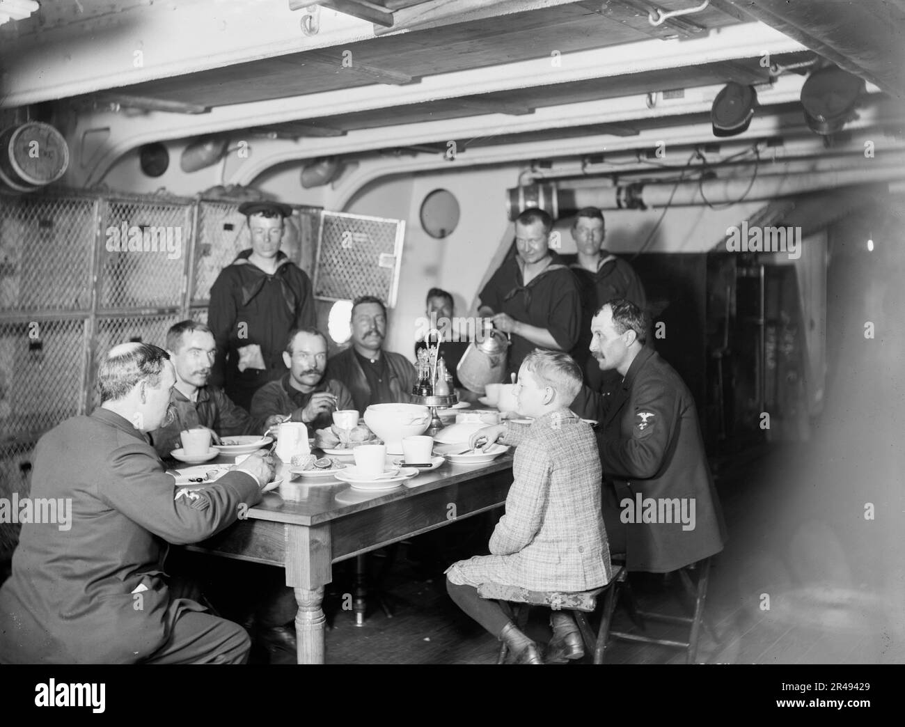 U.S.S. Massachusetts, pasticcio di piccoli ufficiali, tra il 1896 e il 1901. Foto Stock