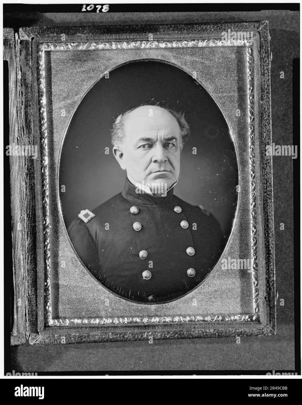 Ethan Allen Hitchcock, ritratto testa-spalle, fronte, in uniforme militare, 1851. Foto Stock