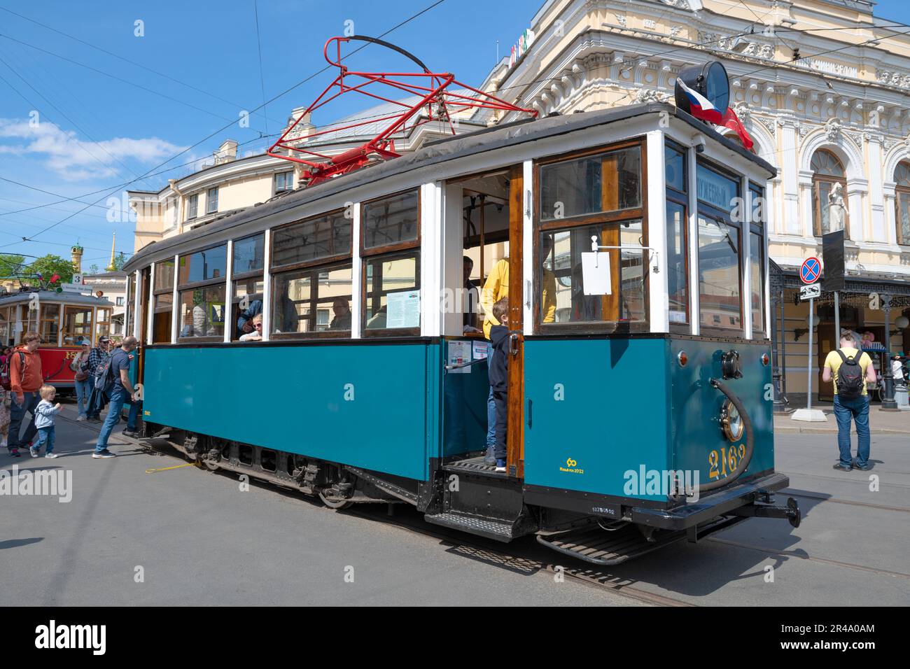 SAN PIETROBURGO, RUSSIA - 20 MAGGIO 2023: Vecchio tram sovietico MS-2 (Motor Steel -2, 1931 in poi) al festival internazionale del trasporto SPB TransportFest Foto Stock