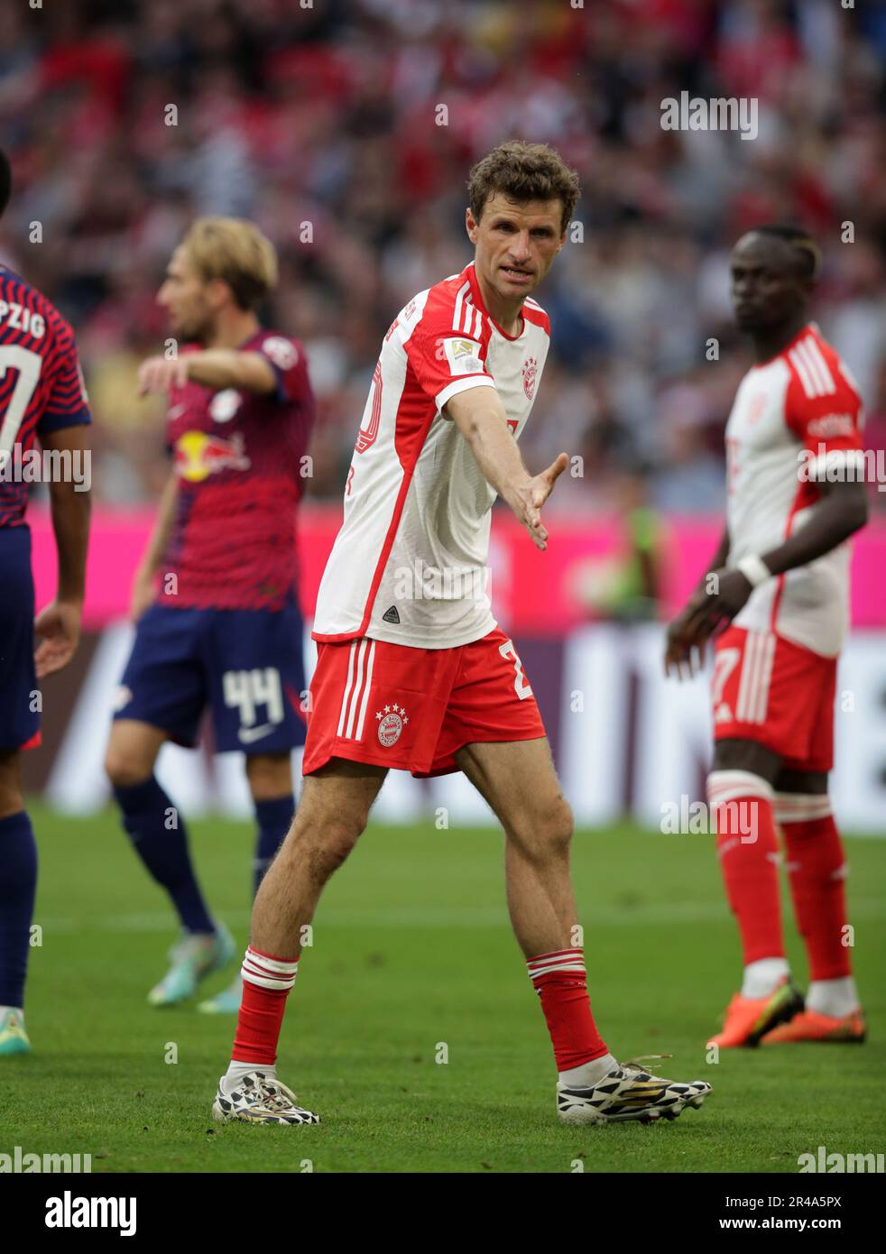 Thomas Mueller del FC Bayern Muenchen FC Bayern Muenchen vs Rasenballsport Leipzig Fussball Bundesliga Saison 2022/2023 33. Spieltag Allianz Arena 20.05.2023 © diebilderwelt / Alamy Stock Foto Stock