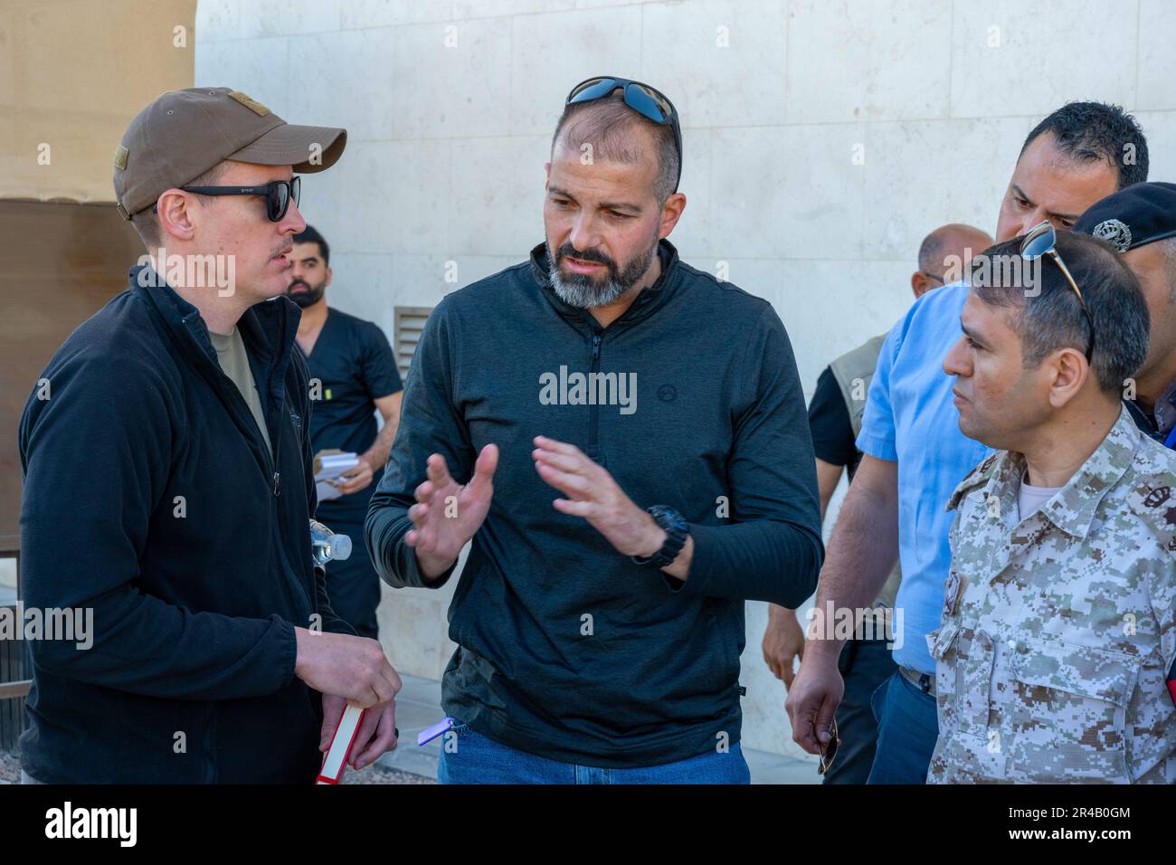 Gli airmen e i soldati della Guardia Nazionale del Colorado si preparano per uno scenario di risposta chimica che sarà eseguito dal RJAF il 11 marzo 2023 ad Aqaba, in Giordania. Jordan Shield 23 è un esercizio guidato dalla Giordania in collaborazione con la Defense Threat Reduction Agency e la Guardia Nazionale del Colorado. Foto Stock