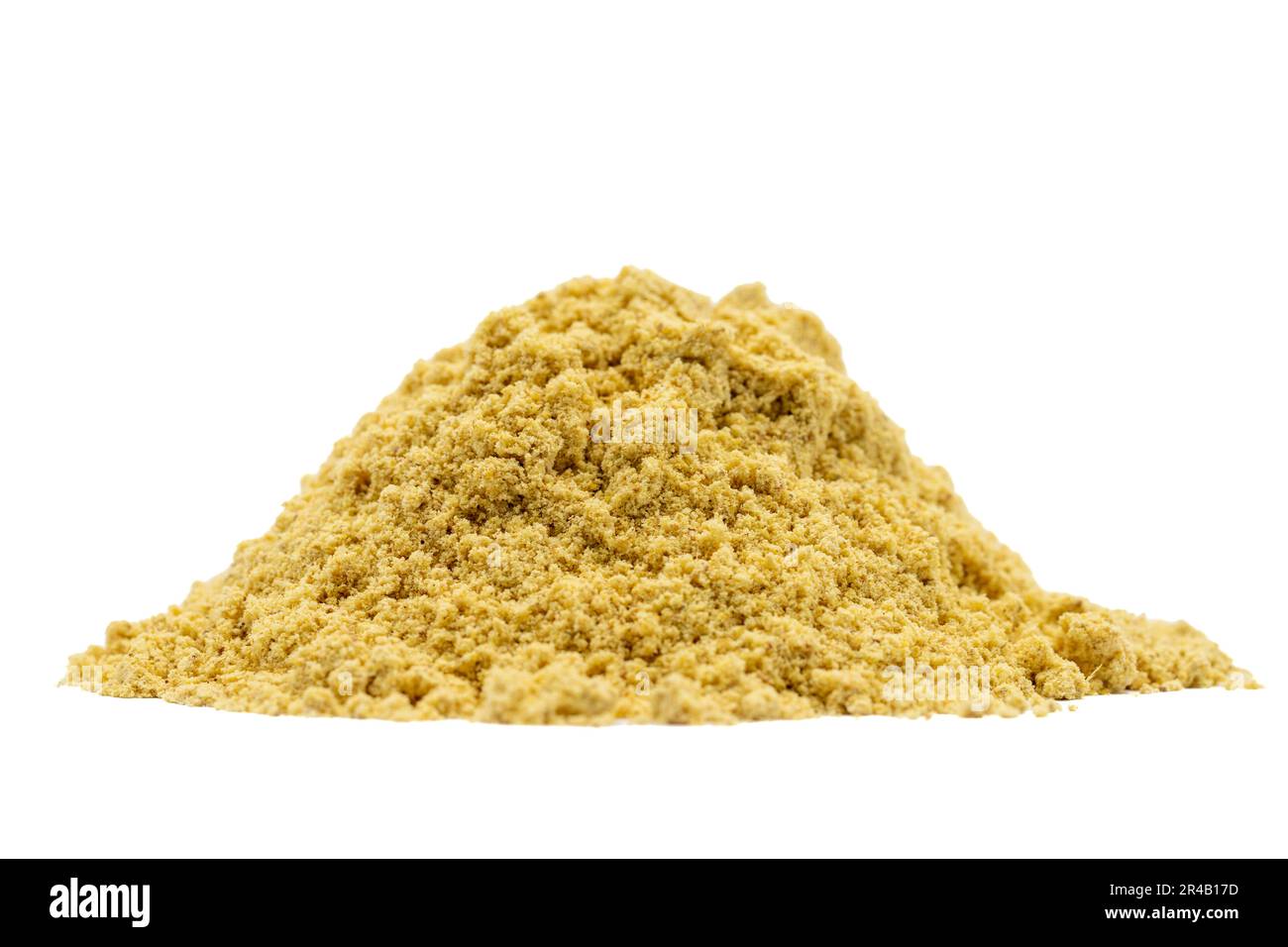 Polvere di zenzero isolata su sfondo bianco. Cumulo di polvere di zenzero Foto Stock