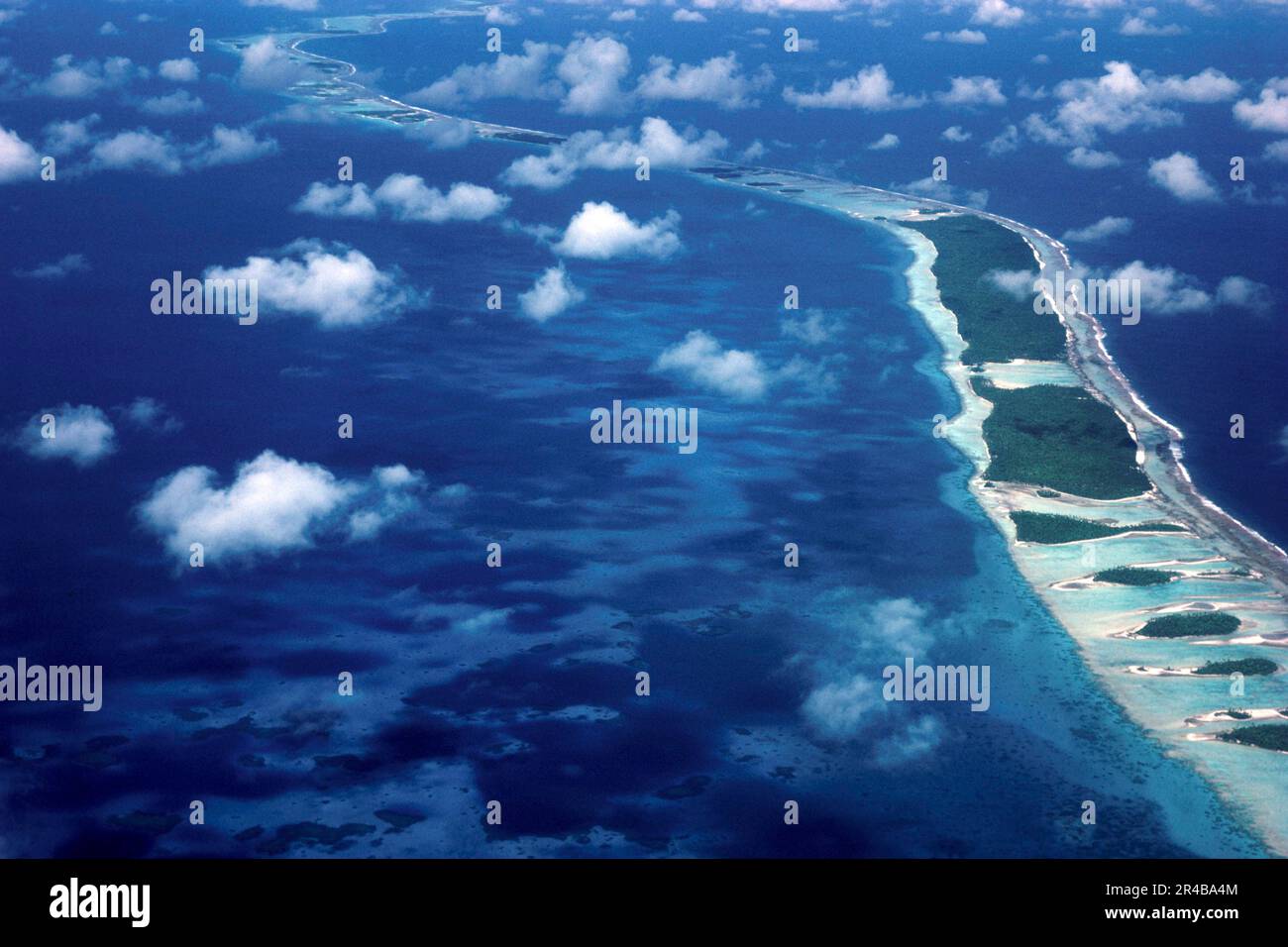 Veduta aerea dell'Atollo di Rangiroa, Sud Pacifico, Polinesia Francese Foto Stock