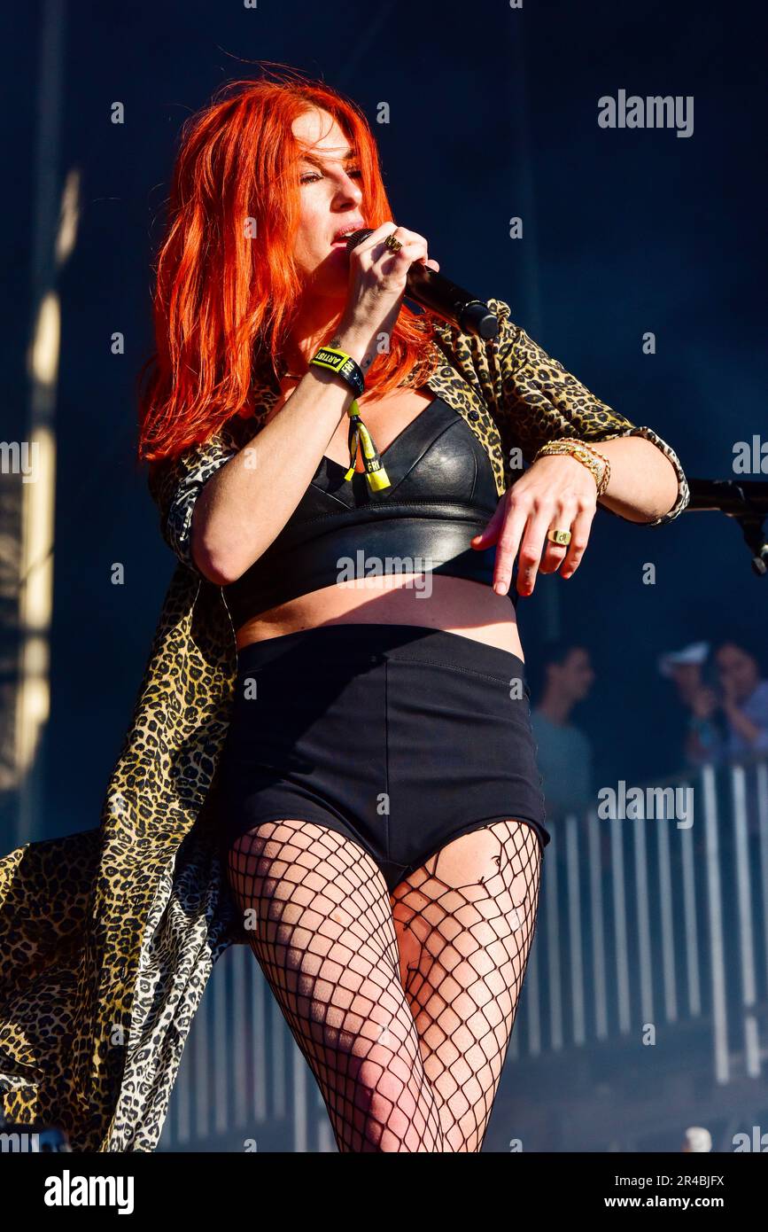 Napa, California, USA. 26 maggio 2023. Sarah Barthel dei Phantogram si esibisce sul palco al BottleRock 2023 Music Festival. Crediti: Ken Howard/Alamy Live News Foto Stock