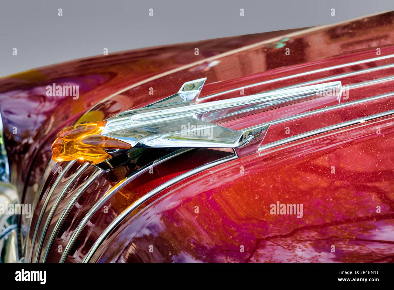 Testa indiana come mascotte radiatore del Pontiac Star Chief, vintage 1955, Classic Days, Berlino, Germania Foto Stock