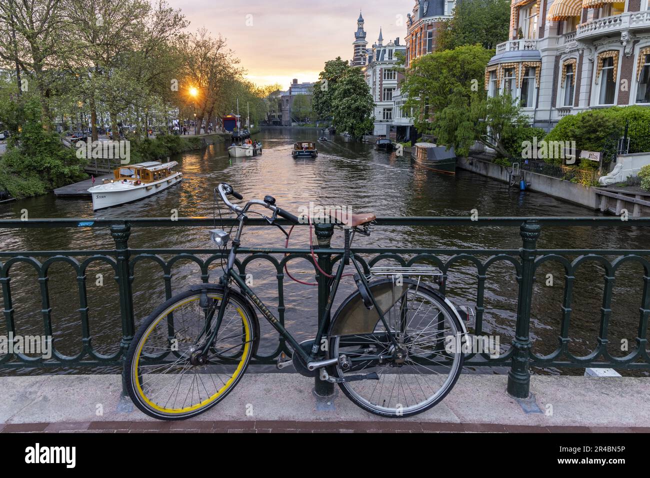 Museumbrug, Amsterdam, capitale dei Paesi Bassi, Olanda, Europa occidentale Foto Stock