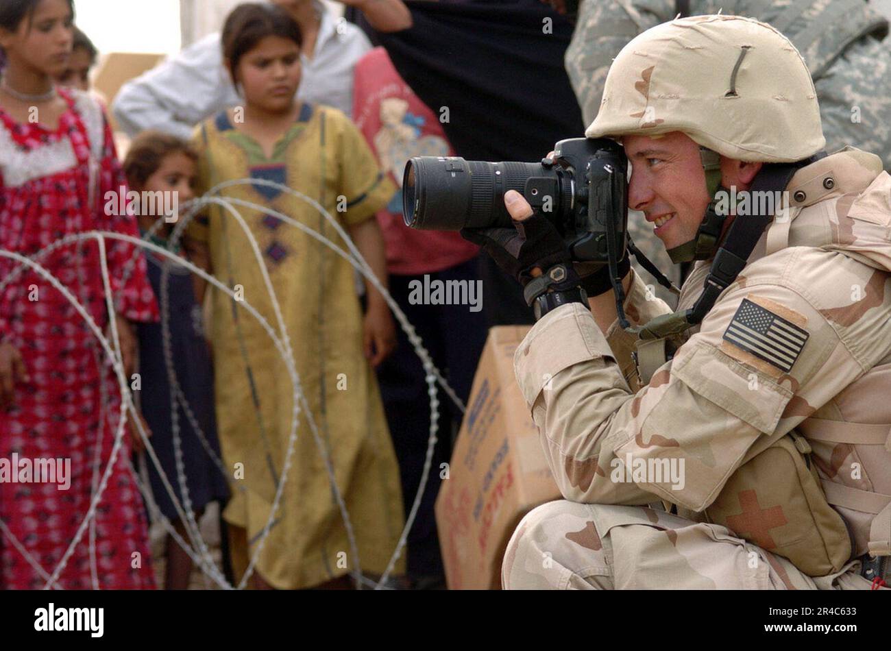 US Navy U.S.A. Navy Photographer's Mate 1st Class assegnato a Fleet Combat Camera Group Pacific, fotografie U.S.A. Soldati dell'esercito dalla compagnia Dark Knights of Delta Foto Stock