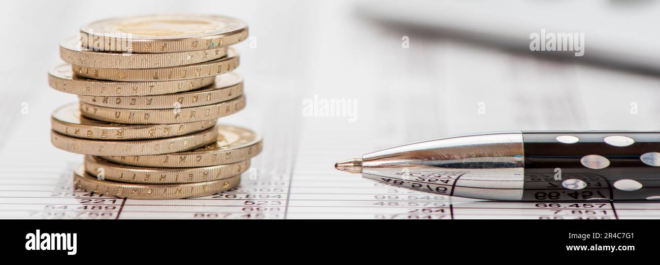 business, finanza ed economia con calcolo e grafico Foto Stock