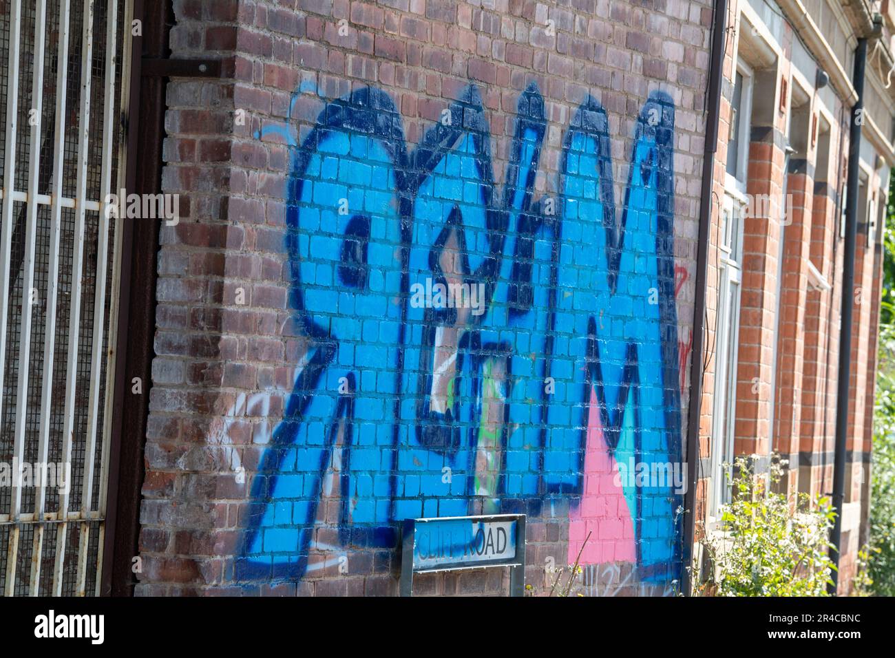 Graffiti su Cliff Road a Nottingham City, Nottinghamshire Inghilterra Regno Unito Foto Stock