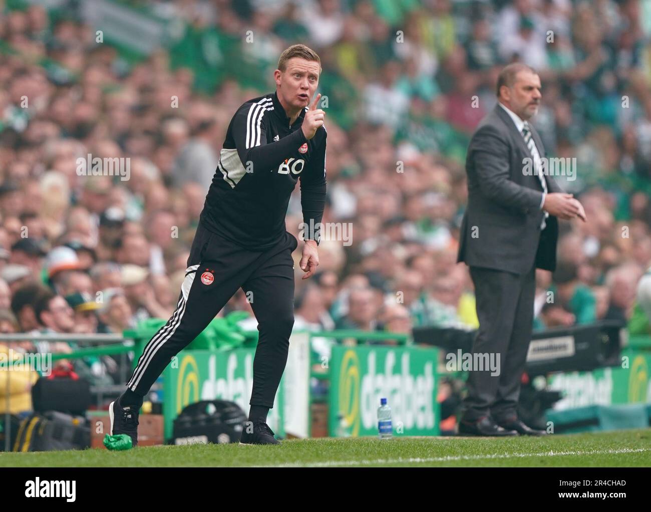 Barry Robson, il manager di Aberdeen, ha raggiunto la linea di contatto durante la partita della Cinch Premiership al Celtic Park, Glasgow. Data immagine: Sabato 27 maggio 2023. Foto Stock