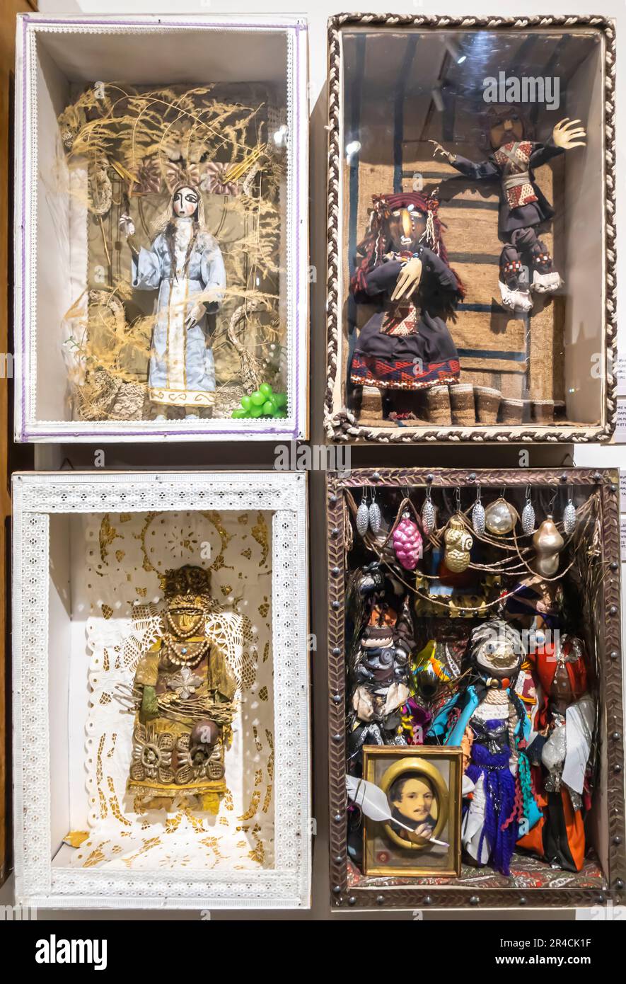 La regina Tamara e altre opere d'arte di Paradzhanov 1980 bambole installazioni collage Foto Stock