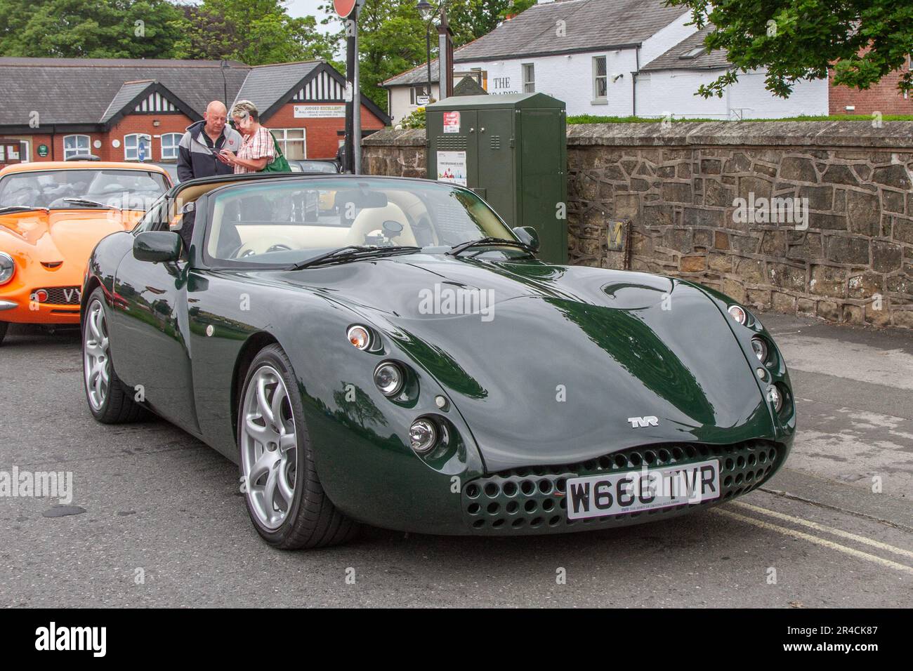2001 Green TVR Tuscan Blackpool costruita, auto sportiva a due posti, auto sportiva britannica parcheggiata a Lytham, Regno Unito Foto Stock